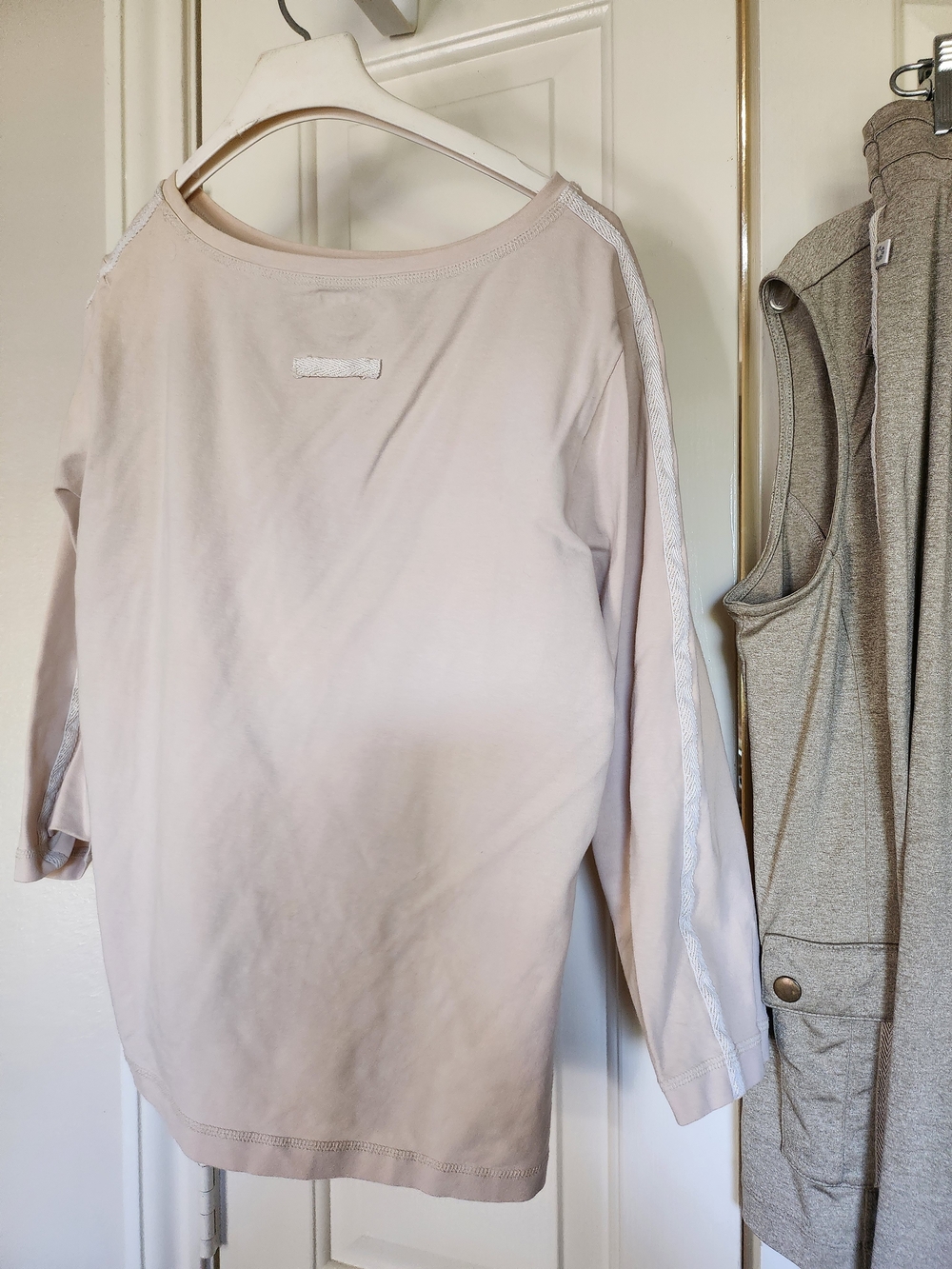Women's Neutral Long-Sleeve Casual Top in Light Beige
